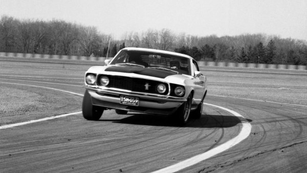 Форд по име, Форд по природа. Още в младостта си Джералд Форд се отдава на една от най-емблематичните коли на Америка. Неговият фастбек Mustang от 1969 г. е също толкова амбициозен, колкото и бъдещият президент, който влезе в политиката, след като играе американски футбол в за Мичиган в колежа.